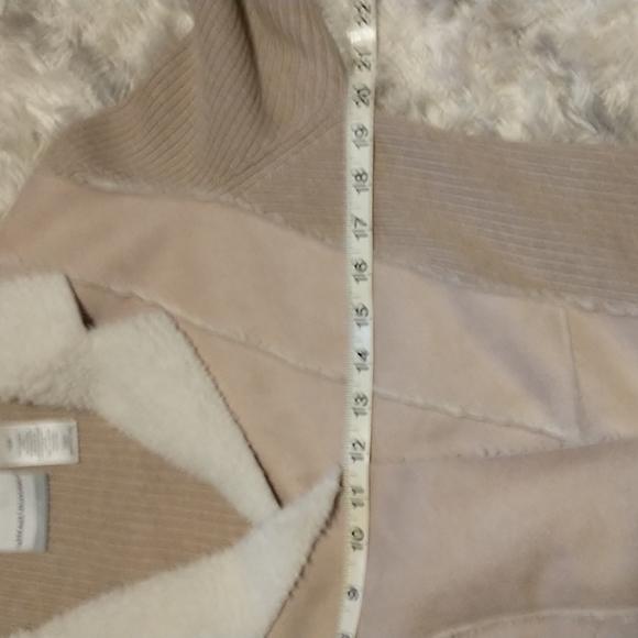 Alfred Dunner woman's size 12P long sleeve faux fur wrap up jacket - Picture 3 of 9